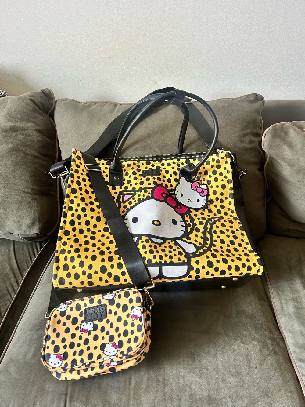 Hello Kitty Yellow and Black Leopard Print Tote with Matching Pouch💛🖤